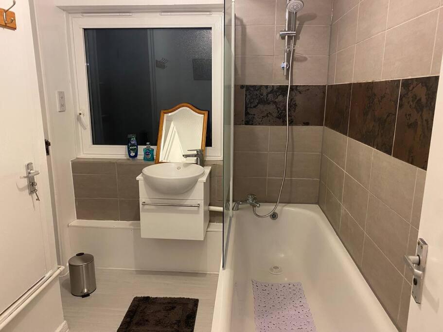 2 Bedroom Flat Camberwell Grove London Bagian luar foto